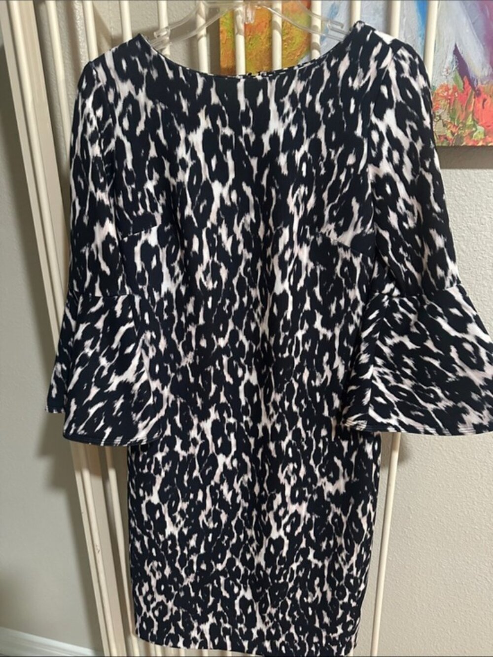 Calvin Klein Printed Sheath Dress Size 6 – Black & White, Bell Sleeve, Zip Back